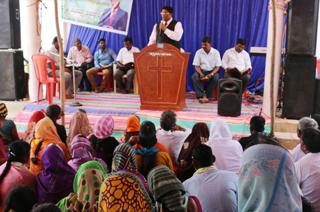 Hundreds Massed for the 2 days Mega Prayer organized by Grace Ministry at Pavagada, Tumkur. The Pavagada Prayer Meetings was a great blessing to the hundreds who gathered. 